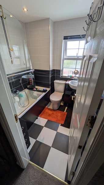 From Grime to Shine: Revamping My&nbsp;Bathroom